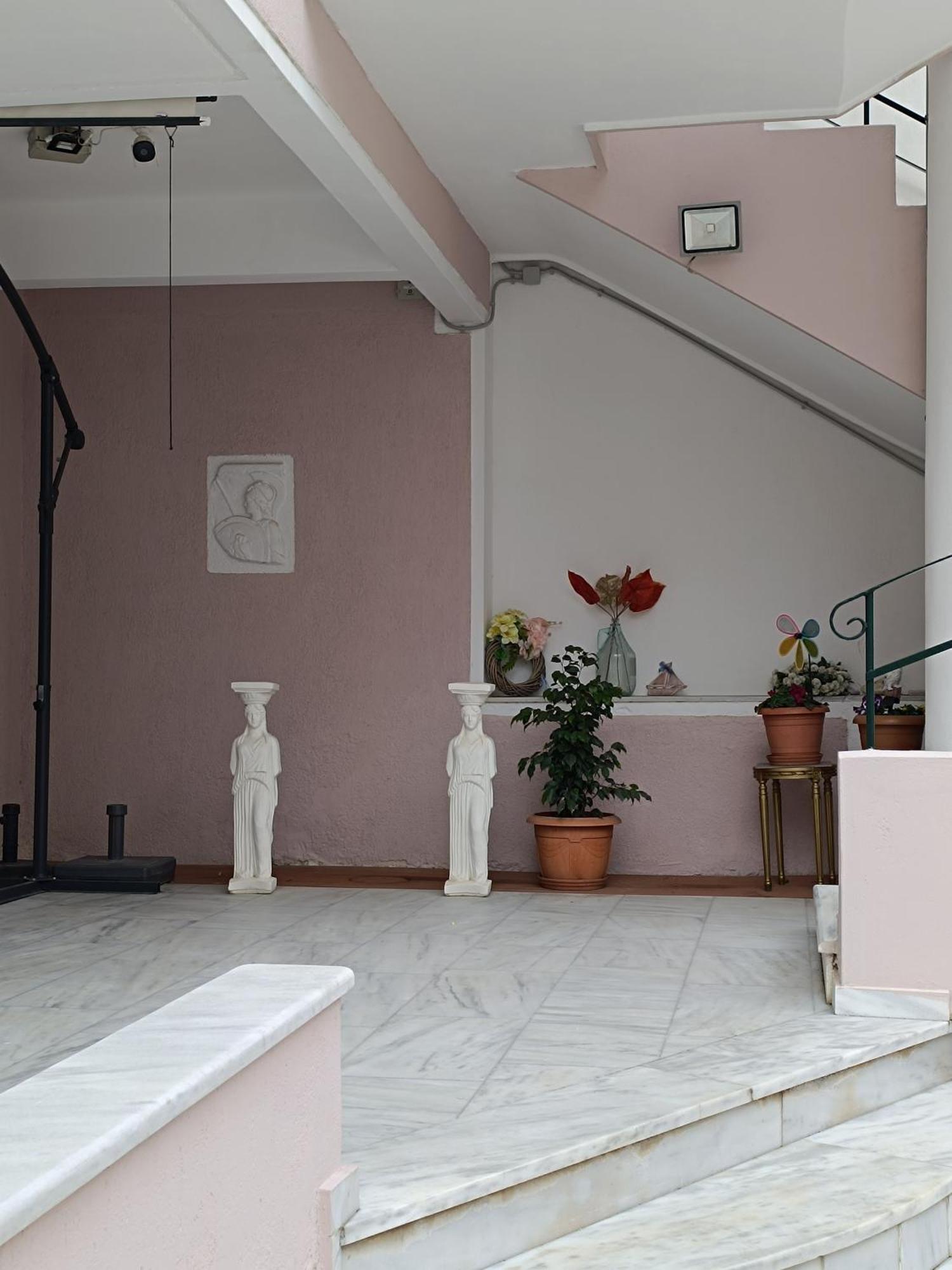 Spacious Apartment Corinth Bilik gambar